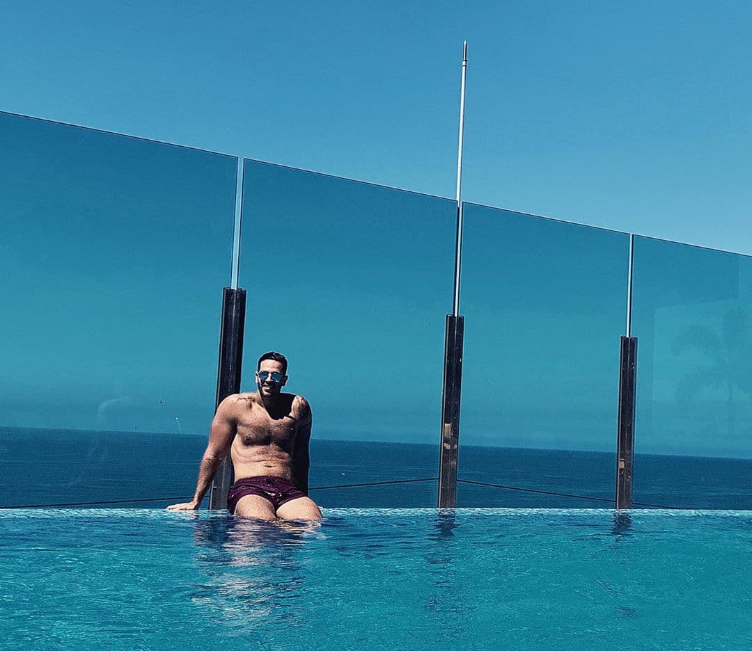 Yisus se tomó unos días para relajarse después de semanas en las que destacaron las noches de glamour, como las que vivió en la inauguración del restaurante de la chef Lorena García y la espectacular gala de
<a href="https://www.univision.com/shows/latin-grammy" target="_blank">Latin GRAMMY</a>.