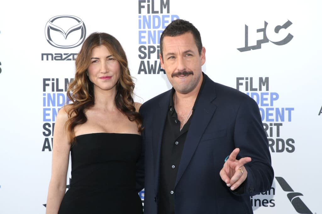 Adam Sandler y su esposa Jackie Sandler.