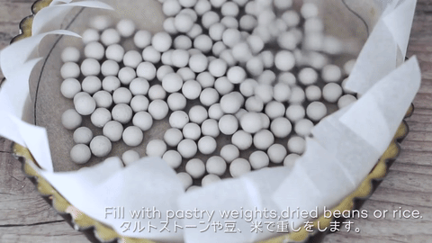 <b>ASMR.</b> ¿Has oído 
<a href="https://www.univision.com/noticias/salud/que-es-asmr-quiza-lo-experimentaste-antes-de-que-se-pusiera-de-moda" target="_blank">hablar de ASMR</a>? La respuesta sensorial meridiana autónoma (o ASMR por sus siglas en inglés) se puso de moda hace un par de años en redes sociales pero, en realidad, existe desde siempre. 
<b>Nos referimos a esa sensación de 'hormigueo cerebral' que algunas personas sienten al escuchar determinados sonidos o ver pequeñas acciones como doblar la ropa cuidadosamente</b>. Reduce el estrés y funciona para frenar la saturación audiovisual, en todas las estaciones del año.