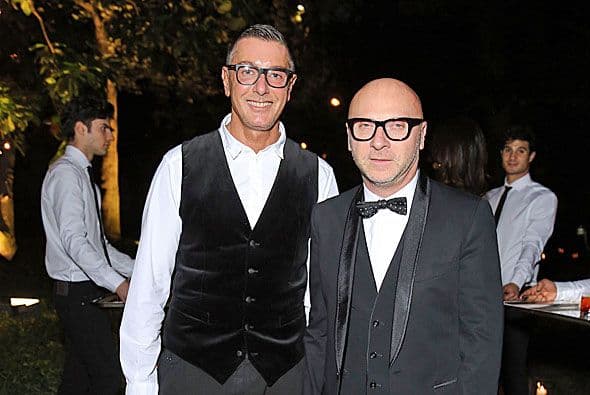 Los famosos diseñadores celebran que no irán a la prisión.  