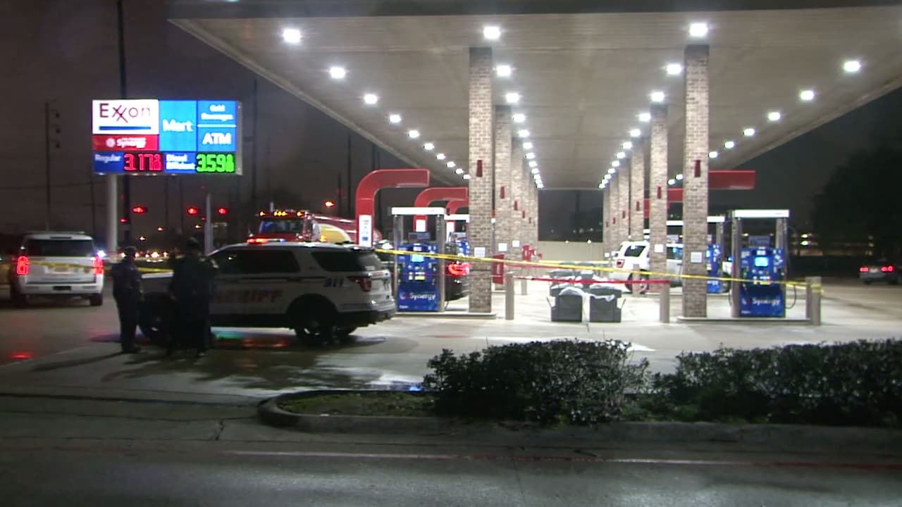 La camioneta de la víctima tenía varios impactos de bala. Testigos dijeron que los disparos habían venido desde un auto color blanco que huyó del lugar.