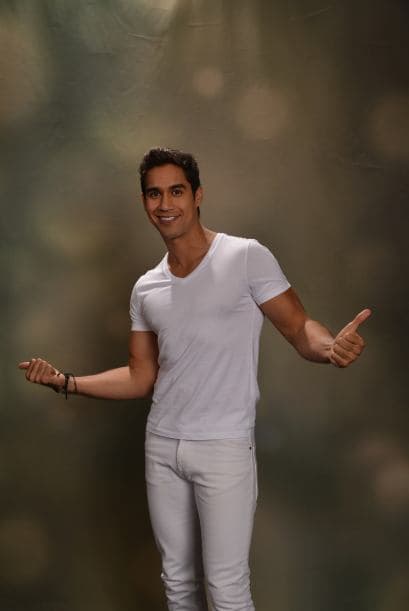 También podría conquistar el premio de Revelación del Año. ¡Suerte para este guapo galán!