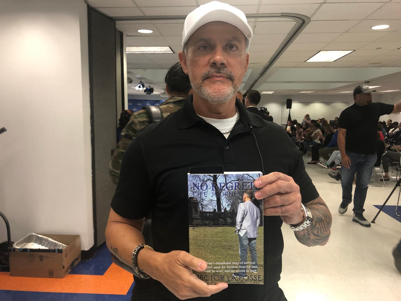 <b>Hector La Fosse, autor del libro autobiográfico <i>No Regrets, the Journey</i></b>
<br>
<br>“Mi consejo a los jóvenes es que sigan su espíritu y su conciencia y que piensen en las consecuencias de sus acciones antes de actuar”.