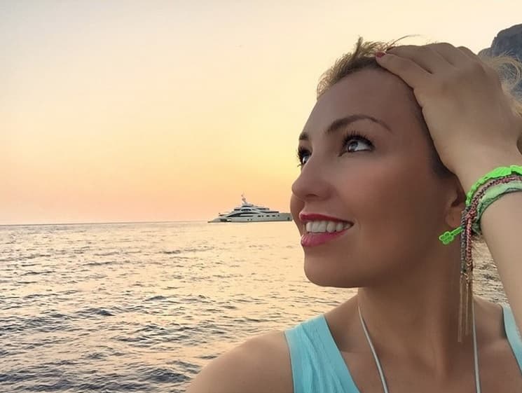 Se nota que el mar la llena de energía y la hace lucir hermosa.