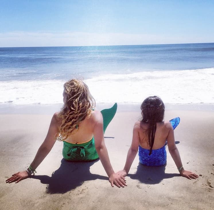 "Nada mas fantástico que cumplirle los sueños a nuestros hijos.Y ella quería que fuéramos sirenas", escribió Thalía en Instagram.