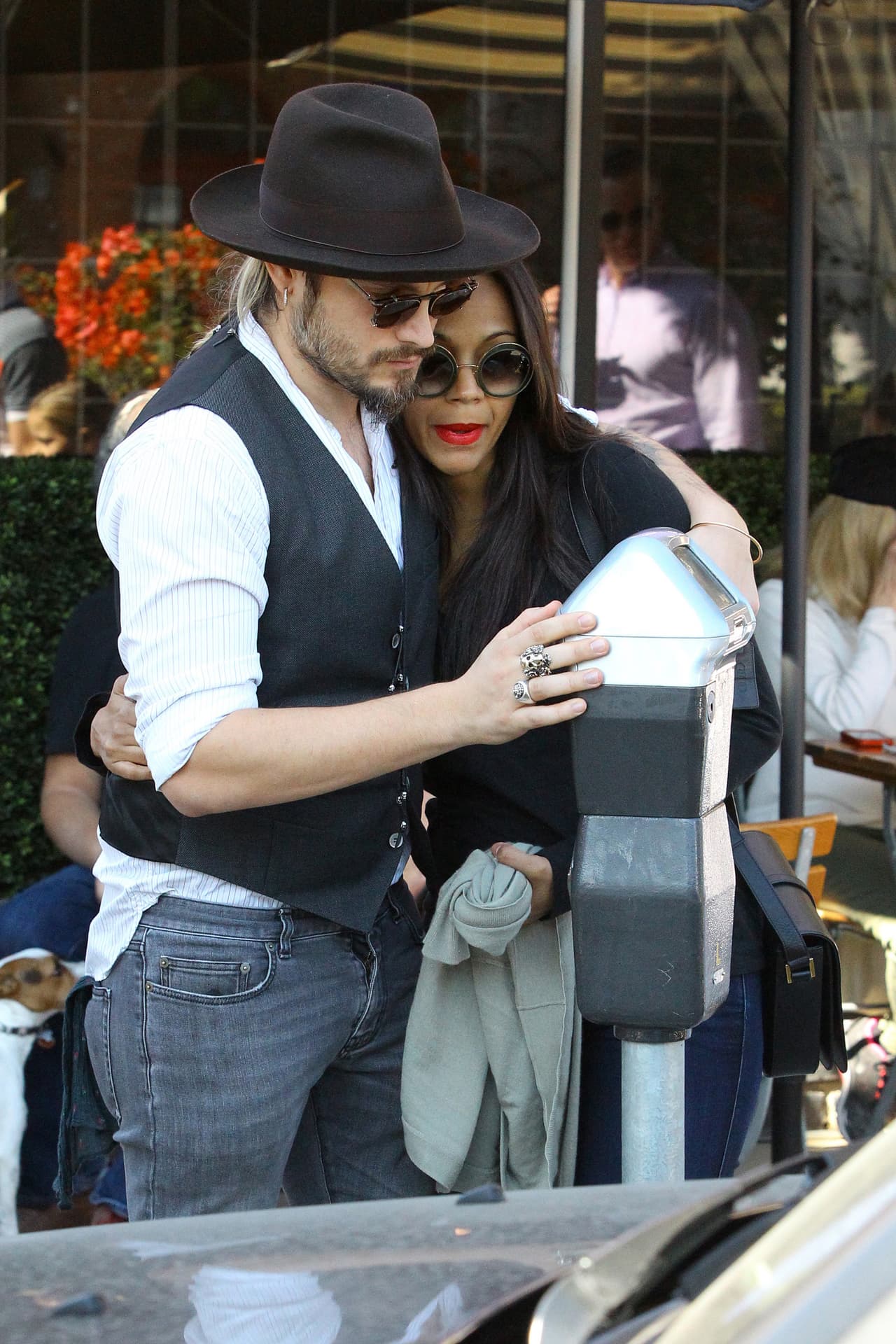 ¿Abrazo? "Vengache para aca"