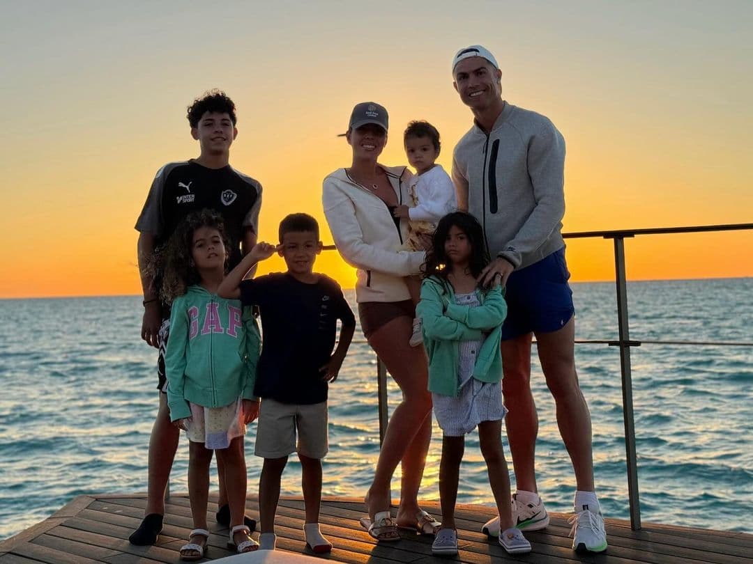 Georgina Rodríguez y Cristiano Ronaldo visitaron con sus hijos Arabia Saudita.