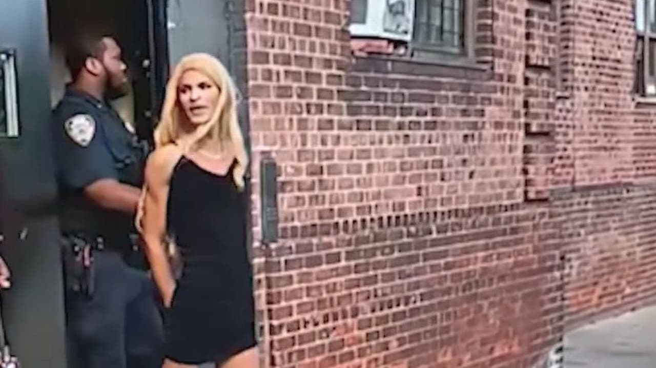 Residentes hispanos de apartamentos en El Bronx denuncian a vecino que los acosa y amenaza
