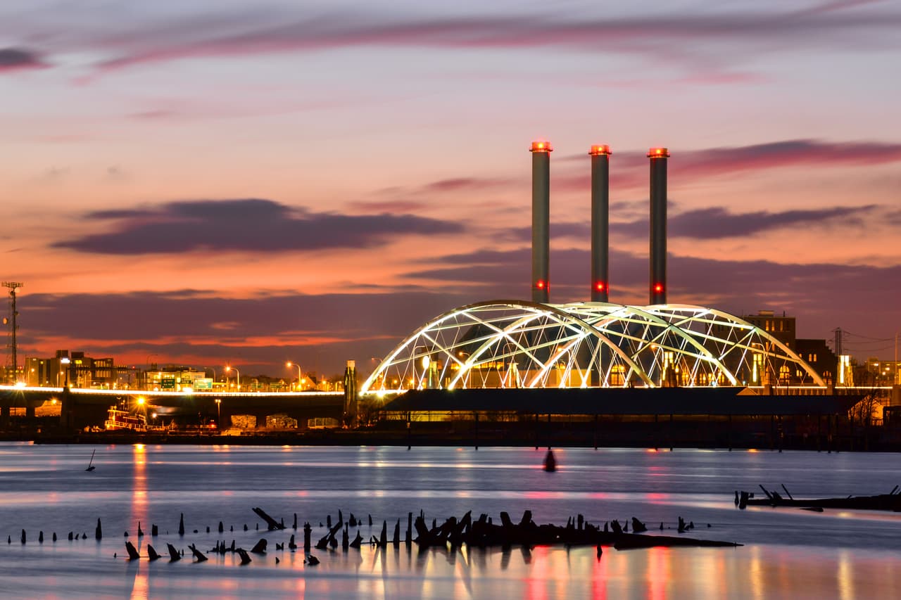 <b>6. Providence, Rhode Island.</b> El costo mensual promedio de la vivienda es de 1,127 dólares y el número de proveedores de servicios de enfermería a domicilio es de 2.3 por cada 100 habitantes. El costo medio por paciente de Medicare es de 9,171 dólares. Tiene un total de 57.6 puntos en el ránking.