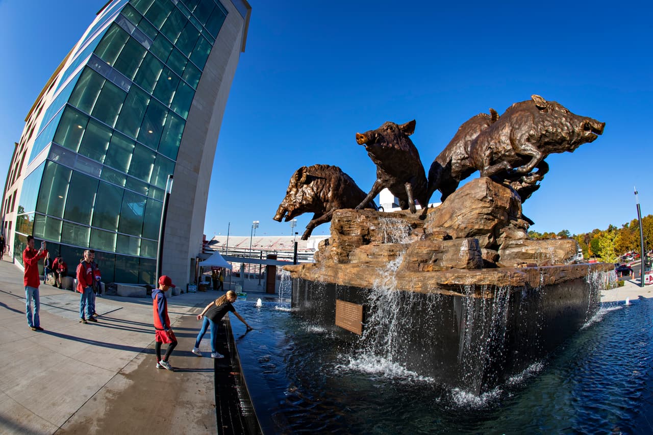 En el puesto #14 se encuentra Fayetteville, Arkansas. Según datos de 24/7 Wall Street, en los últimos cinco años el aumento del empleo fue de 18.4% (+42,625 empleos). Además, el ingreso promedio de un hogar es de $ 56,038.
<br>
<br>La industria que agregó la mayoría de los empleos fue el comercio, el transporte y los servicios públicos, agregando 7,400 nuevos empleos netos desde 2014.