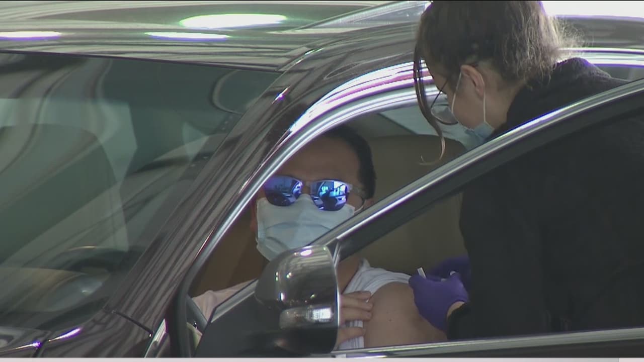 Activan Cal Expo como centro de vacunación contra el coronavirus, pero hay una escasez de dosis 