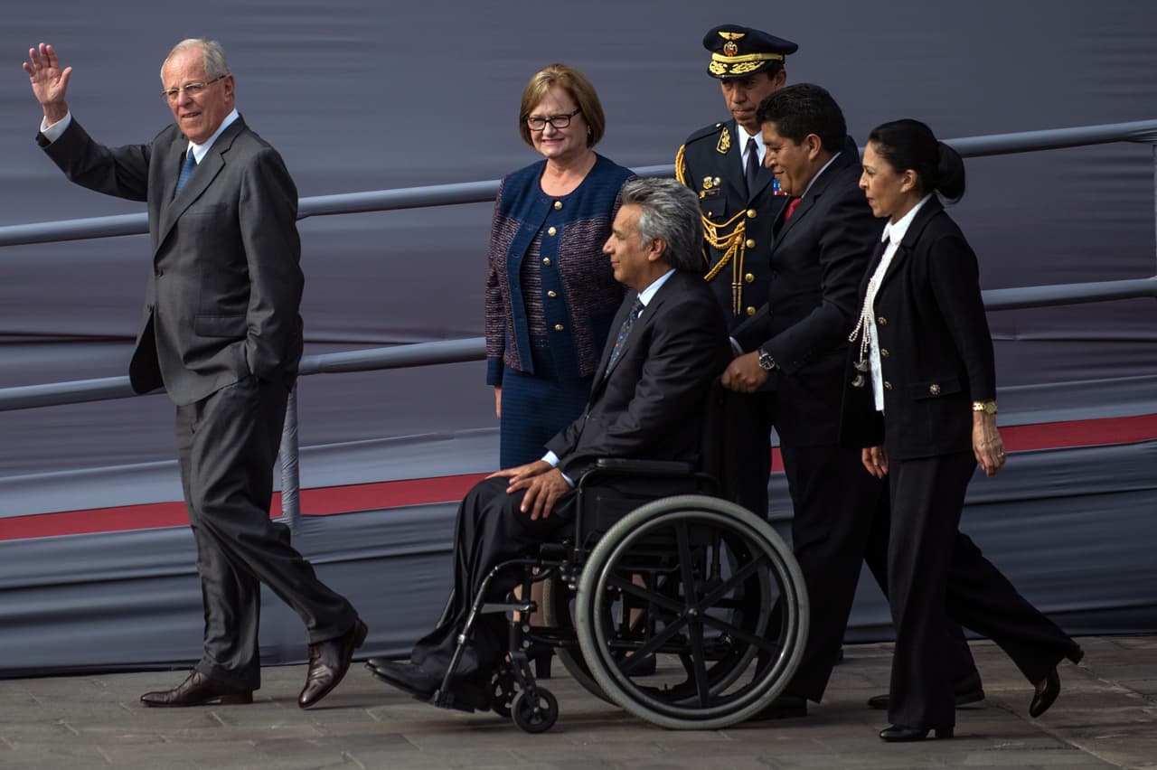 Poco antes de la juramentación, Moreno viajó a Perú como presidente electo junto a su esposa, Rocío González. En Lima fue recibido por Pedro Pablo Kuczynski y la primera dama peruana Nancy Ann Lange.