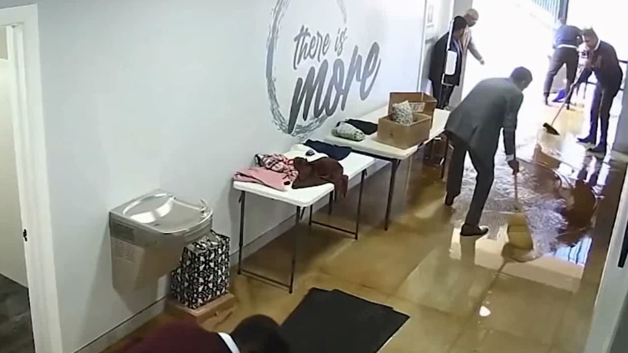 VIDEO: tubería se rompe por bajas temperaturas durante servicio de navidad en iglesia de Long Island