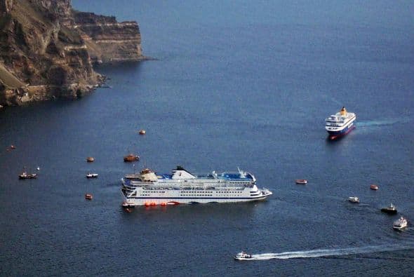 Antes del caso del Costa Concordia el Sea Diamond chocó contra un arrecife de la isla griega de Santorini en 2007 y en 1992 el Royal Pacific chocó con un barco pesquero, en ambos casos no hubo víctimas mortales, según datos de la BBC.