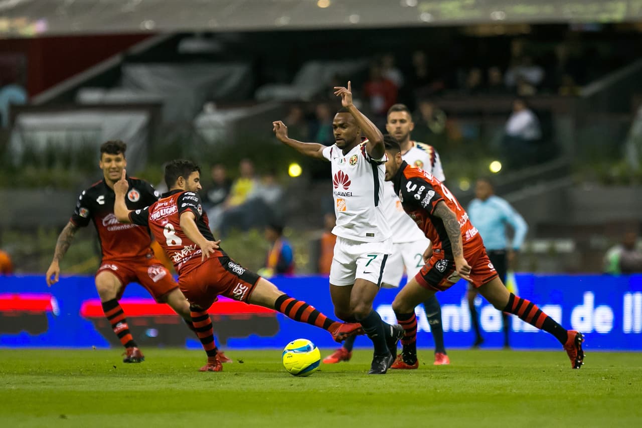 América jugará el Clásico del fútbol mexicano cuando visiten a las Chivas la próxima semana.