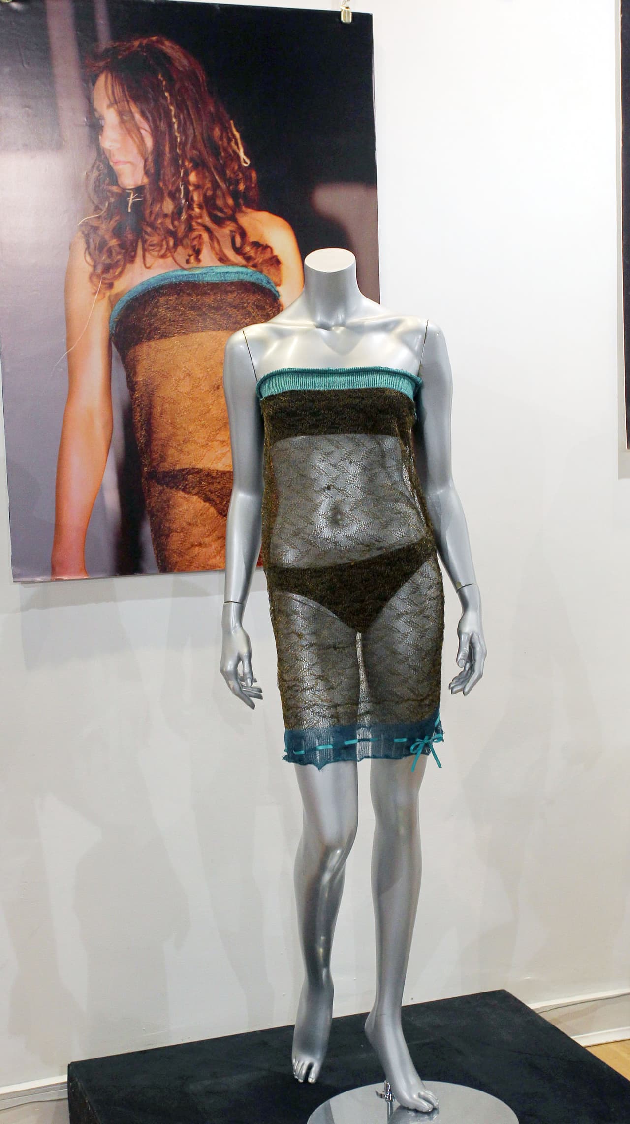 Fue durante un desfile de modas en la universidad que el hijo de Lady Di puso sus ojos en ella.