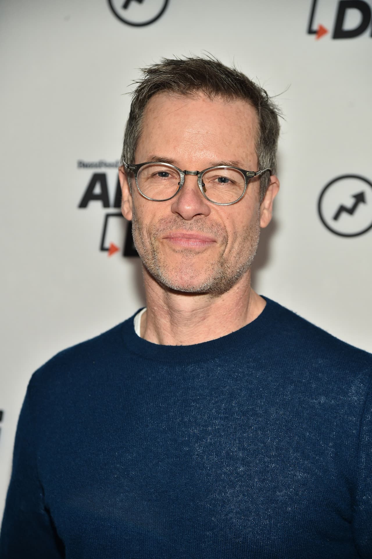 Pearce se llevó el galardón por su actuación en 
<b>'Mildred Pierce'</b> (2011), en la que trabajó al lado de Kate Winslet y Evan Rachel Wood.