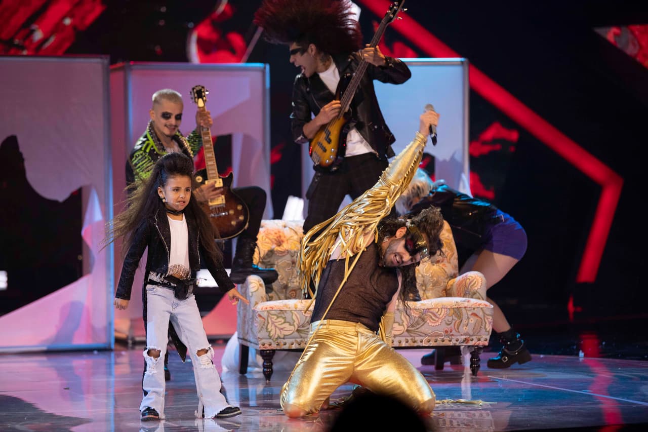 Liani se ha desempeñado a lo largo de la competencia junto al actor y conductor 
<b>Lambda García</b>, quien ha resultado toda una revelación al cumplir satisfactoriamente los retos de baile y canto junto a su pequeña.