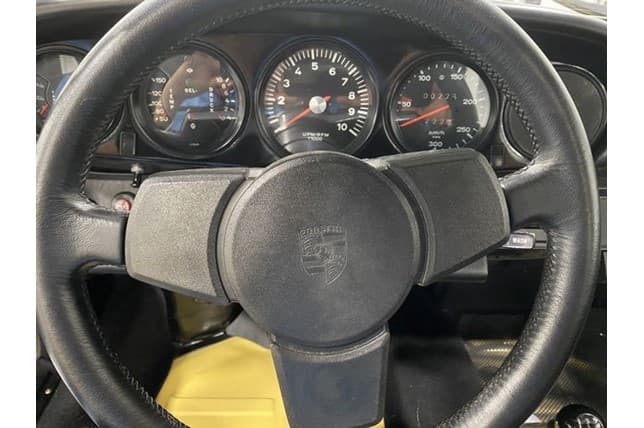 Y por si fuera poco, su odómetro tiene un registro de 
<b>225 millas</b>.