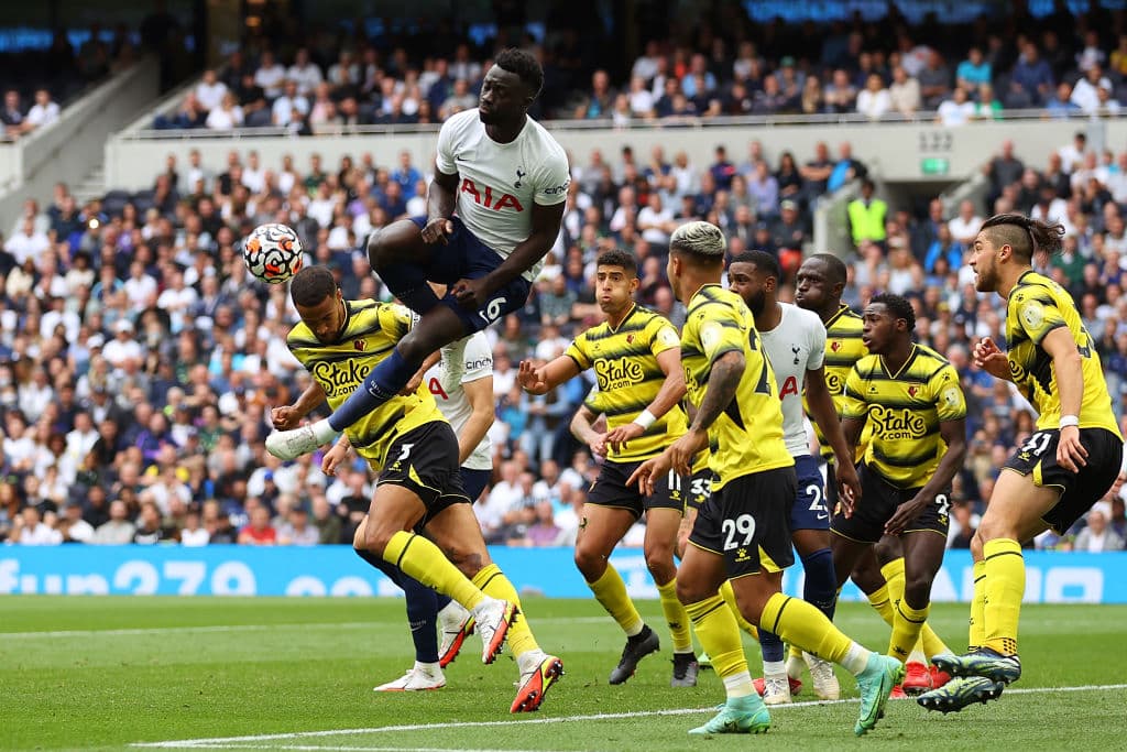 Tottenham inició con todo la temporada, pues se impone 1-0 a Watford y suma su tercera victoria de tres en la Premier League. Heung Mi Son, jugador clave de los Spurs, fue el autor del gol al minuto 42'; Harry Kane regresó a las canchas .
