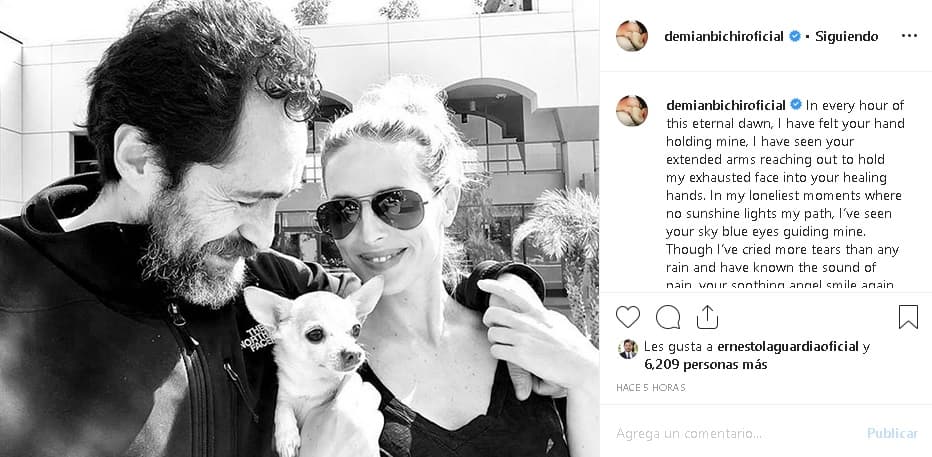 En el escrito, que acompañó con una foto familiar, el actor mexicano describe cómo ella sigue presente en su vida, pese a la ausencia física.