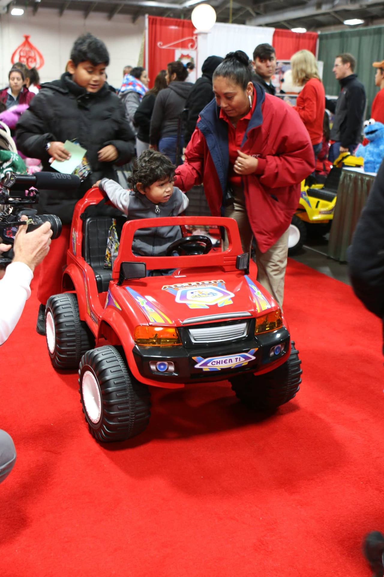 El horario de entrega es el siguiente: Martes 30 de noviembre a jueves 2 de diciembre de 9:30 am a 1:30 pm. Martes 7 de diciembre a jueves 9 de diciembre de 9:30 am a 1:30 pm. Martes 14 de diciembre a jueves 16 de diciembre de 16 de 9:30 am a 1:30 pm.
<br>