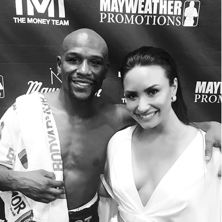 La cantante confesó en su cuenta de Instagram que admiraba a Mayweather "fue una gran honor para mi y una íncreible experiencia haber cantado para ti", escribió la interprete de 25 años de edad.