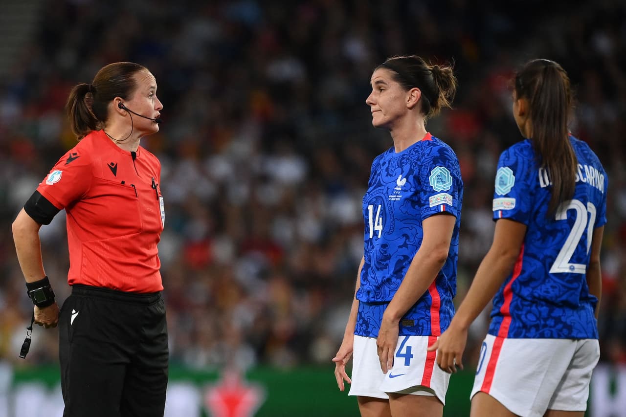 Gracias a un espectacular doblete de Alexandra Popp, Alemania venció a Francia y se metió a la Final en busca de su noveno título de la Euro Femenil. Ahora se verá las caras ante la local Inglaterra.