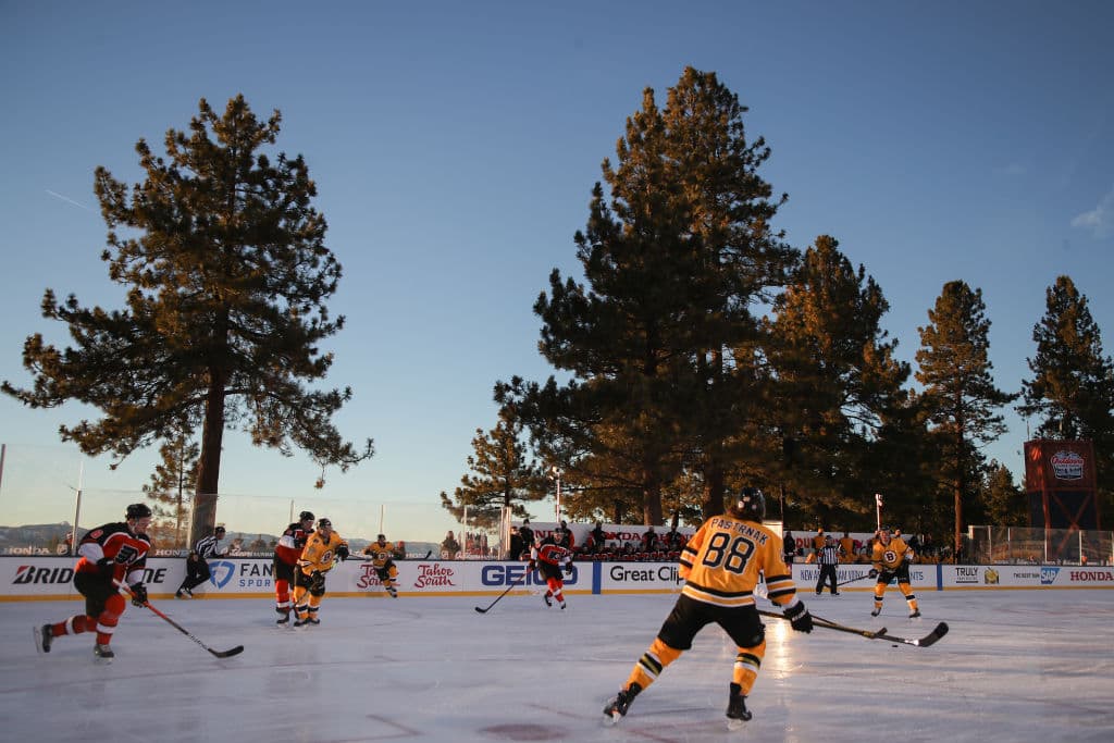 La Liga Nacional de Hockey (NHL) escogió la escena invernal de Lake Tahoe como el fondo de dos partidos de la temporada regular.