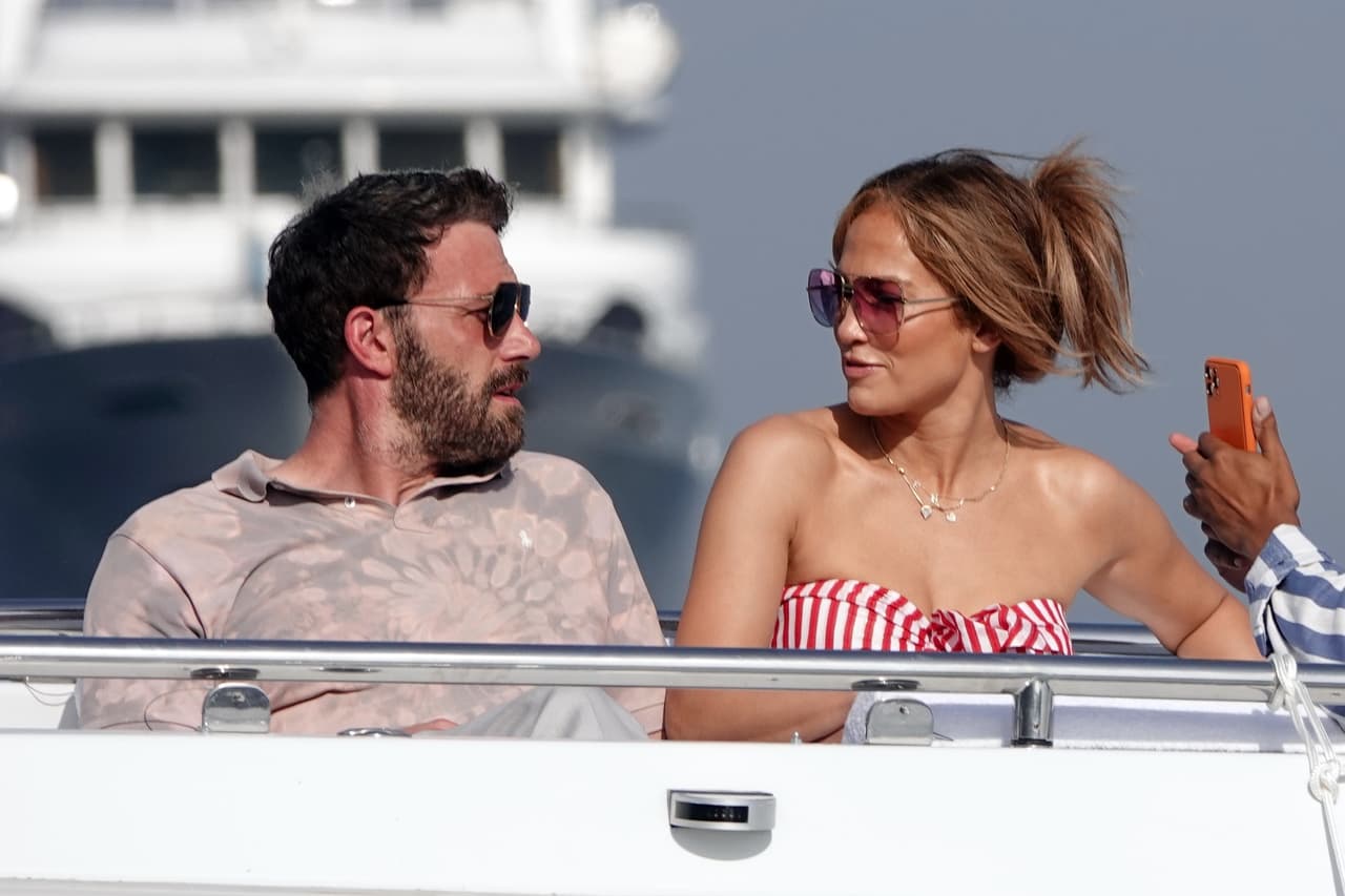 Para el 28 de julio, el actor y la también actriz 
<b><a href="https://www.univision.com/famosos/jlo-y-ben-affleck-disfrutan-sol-costas-italianas-amalfi-fotos" target="_blank">fueron vistos en Nerano, Italia. </a></b>
<br>