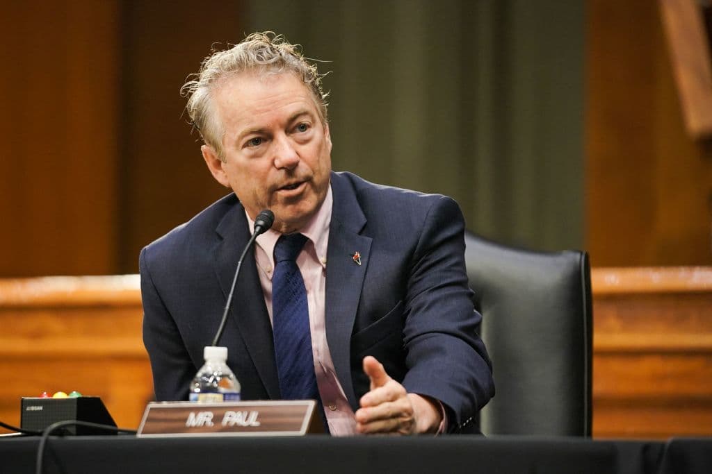 Rand Paul recibe un sospechoso paquete con polvo blanco y el senador responsabiliza a una estrella pop de los 80