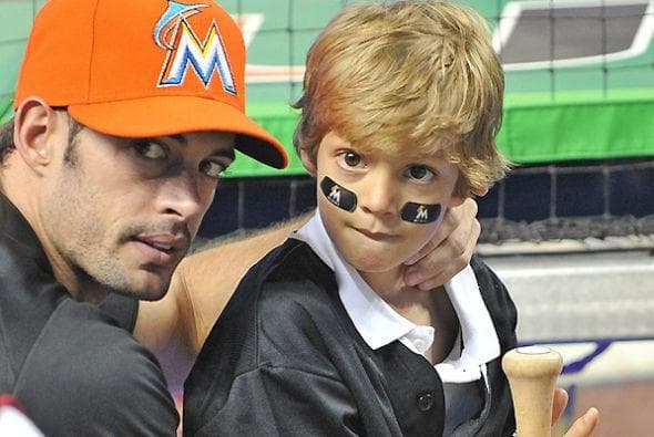 Levy tuvo que abandonar su carrera como beisbolista porque comenzó a trabajar para ayudar a su mamá. Aunque no se arrepiente, el actor admite que fue difícil tomar esa decisión: "Sí me dolió un poco dejarlo en ese momento, pero hoy gracias a Dios mi hijo lo está jugando y yo estoy haciendo algo que también amo que es la actuación" dijo para el programa ¡Suelta la sopa!