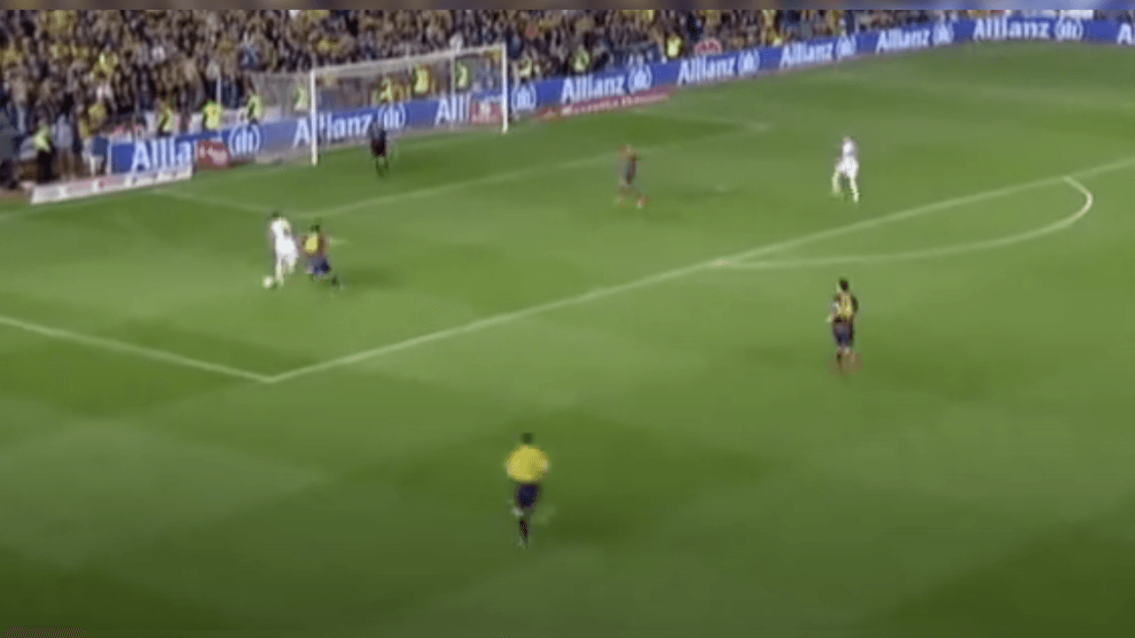 <b>Acomodó a su perfil</b>
<br>Bale es zurdo. Sabía que la jugada le había permitido acomodar el esférico a su perfil, al mismo tiempo protegió el eséfrico y sacó de la acción al defensor culé.