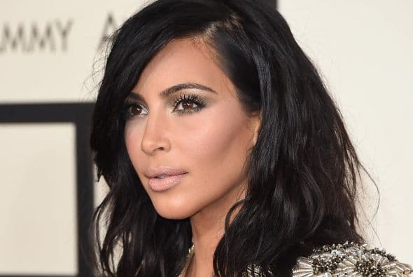 La estrella de televisión otra vez es morena.