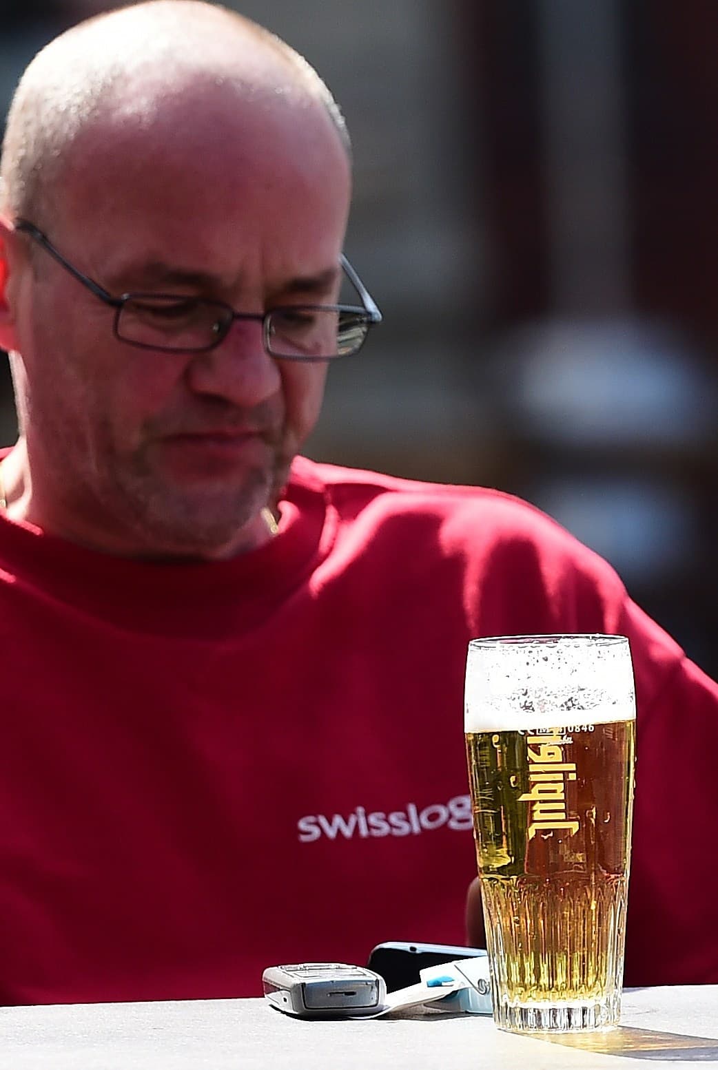 Julio es en promedio el mes más caliente del año. Aunque muchos buscan refrescarse en la piscina y con un trago en la mano, los expertos advierten que el calor y el alcohol son una riesgosa combinación.