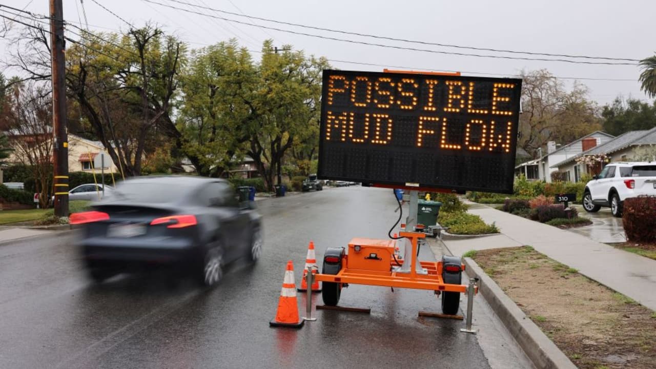 Ordenan evacuaciones en Sierra Madre por posibles deslaves tras fuertes lluvias
