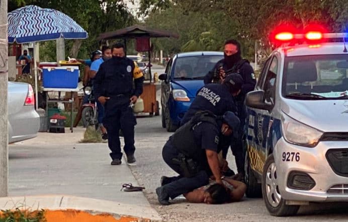 Muere una mujer salvadoreña tras ser sometida contra el suelo por policías en México