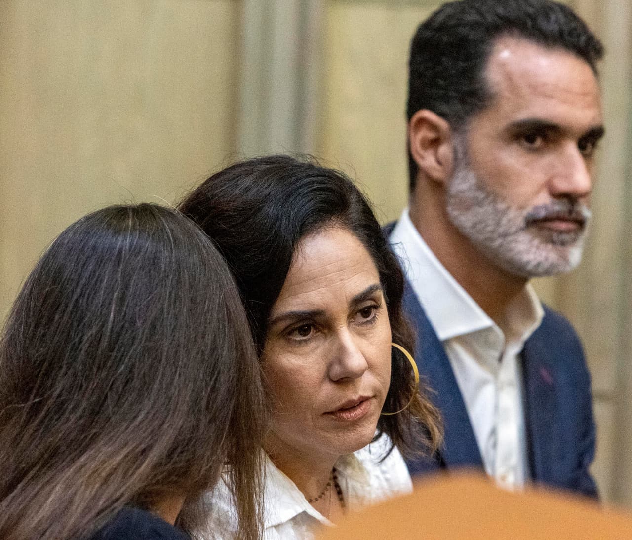 Sylvia Lyle, 
<b>hermana del actor, estuvo presente en la corte</b> y a su salida habló con la prensa.
<br>