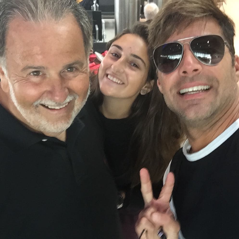 También se encontró con Ricky Martin en el aeropuerto de Londres, la vez que el boricua llevó a sus hijos de safari a África.