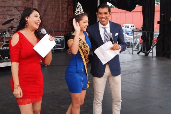 Música, fiesta y un gran ambiente se vivió este domingo en Plaza Fiesta, donde más de 80 mil personas disfrutaron de las Fiestas Patrias junto al equipo de Univision 34. Los presentadores Tony Guerrero y Addis Tuñon Pacheco animaron el evento.