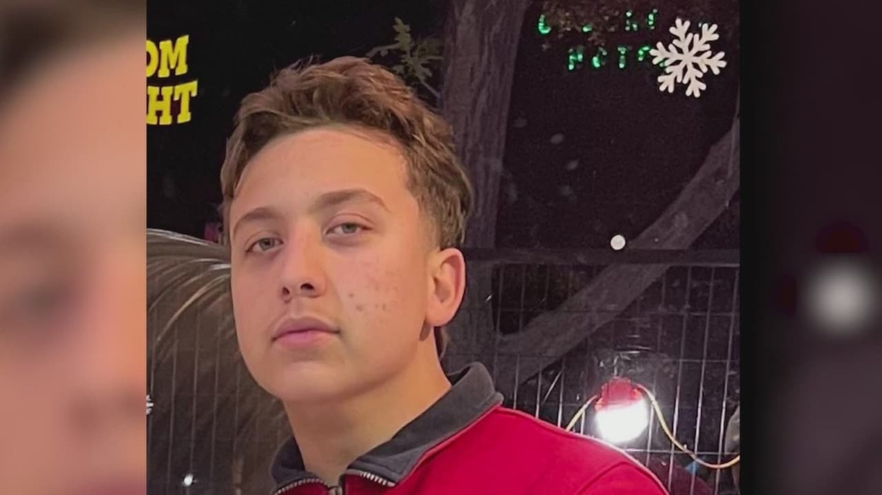 Joven de 19 años lucha por su vida tras choque en San Antonio; conductor se da a la fuga