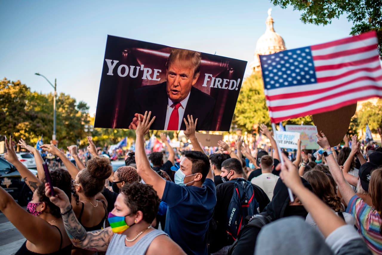 Simpatizantes del presidente electo Joe Biden se manifestaron en Austin el sábado frente al Capitolio de la ciudad. Texas tuvo uno de los resultados más cerrados en décadas. Trump ganó con un 5%, la menor diferencia para un presidente republicano en casi medio siglo.
