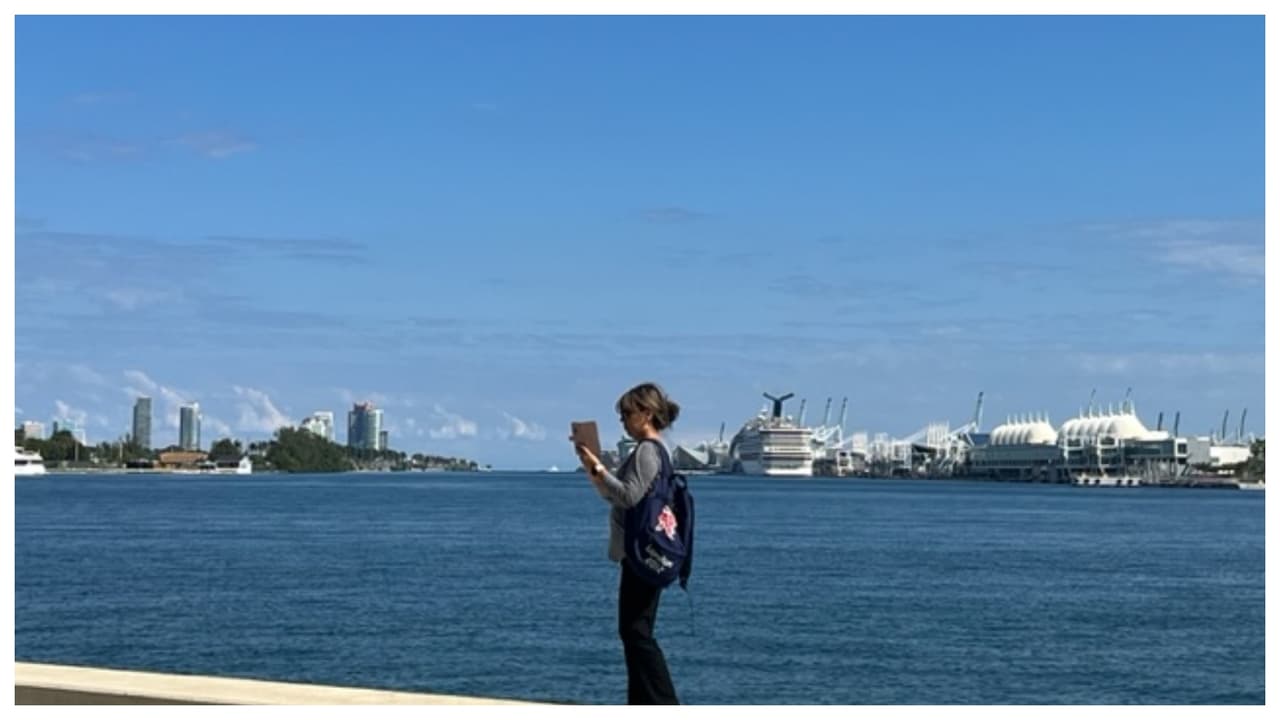 Uno de los puntos más románticos (y visitados) del museo es su espectacular acuario de 500,000 galones de agua. Este presenta múltiples hábitats y ecosistemas marinos, y puede ser visto desde tres pisos diferentes. Ahí, y al salir del museo,
<b>lleva preparada la cámara, </b>porque aquí tomas fotos realmente espectaculares.