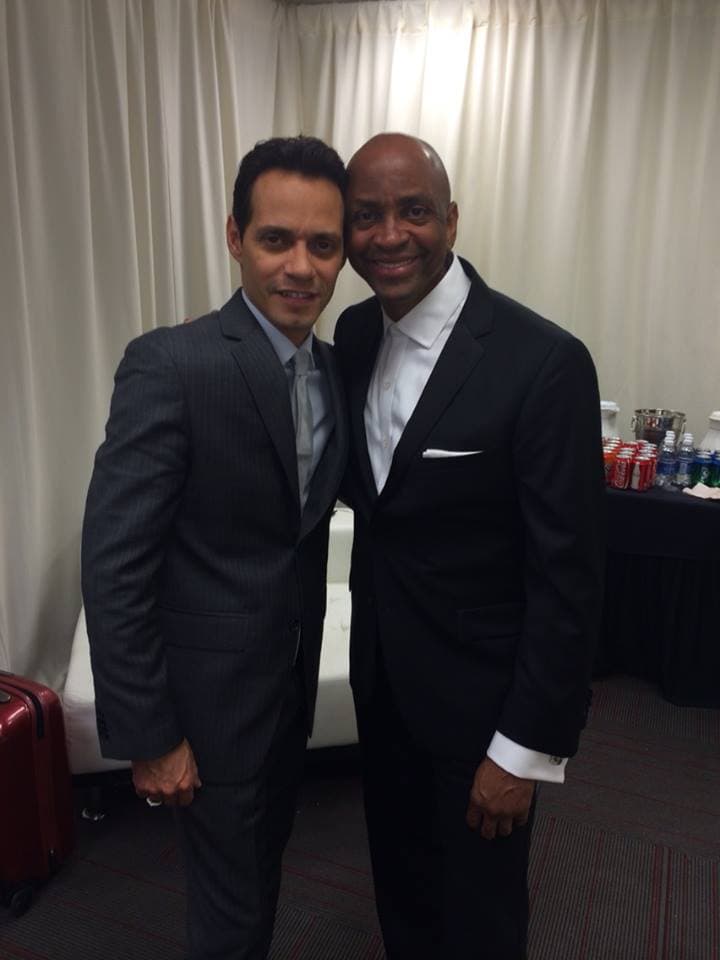 También es testigo de la complicidad que existe entre su novio y Marc Anthony, quien lo ha descrito como “un genio de la música”,
<br>