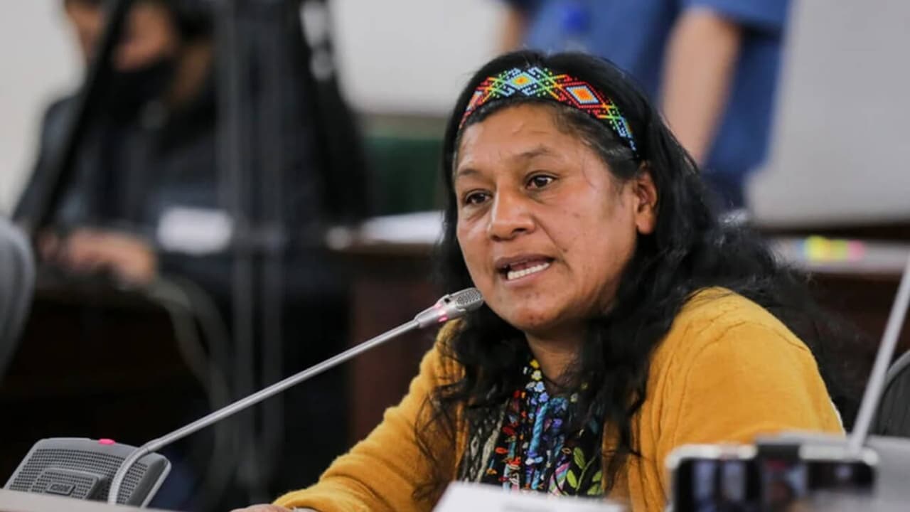 Hombres armados secuestran a senadora indígena colombiana Aída Quilcué junto a su equipo de seguridad