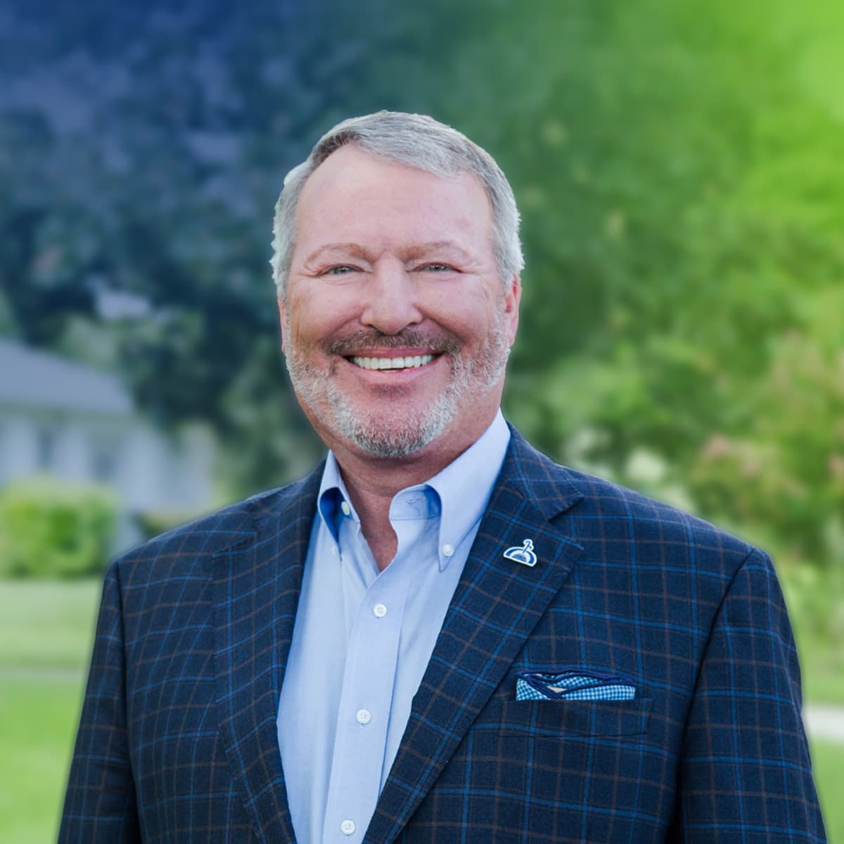 <b>Buddy Dyer</b> fue elegido en una elección especial en 2003 después de que la alcaldesa Glenda Hood dejara el cargo para convertirse en secretaria de estado de Florida. Fue elegido para un mandato completo en 2004 y ha sido reelegido desde entonces. Dyer es el alcalde con más años de mandato en la historia de la ciudad.