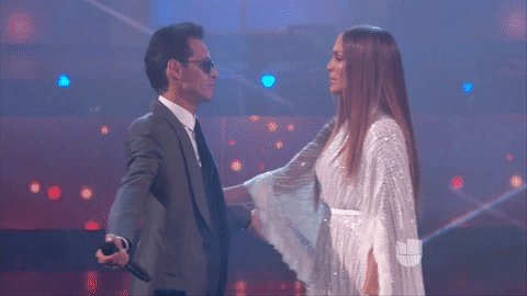 Desde que terminó su performance con la canción 'Olvídame y Pega la Vuelta', ellos se dieron un tierno abrazo.