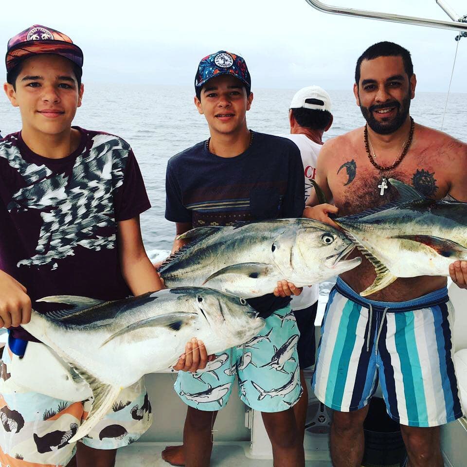 <b><a href="http://www.univision.com/temas/itati-cantoral">Itatí</a></b> se mostró emocionada por ver a sus hijos y a su esposo pescar, por eso aprovechó el momento y los capturó en esta imagen.