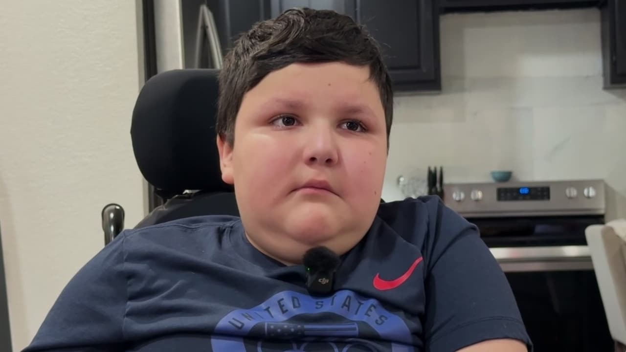 ICE detuvo al padre de un niño con distrofia muscular; familia pide ayuda en Texas