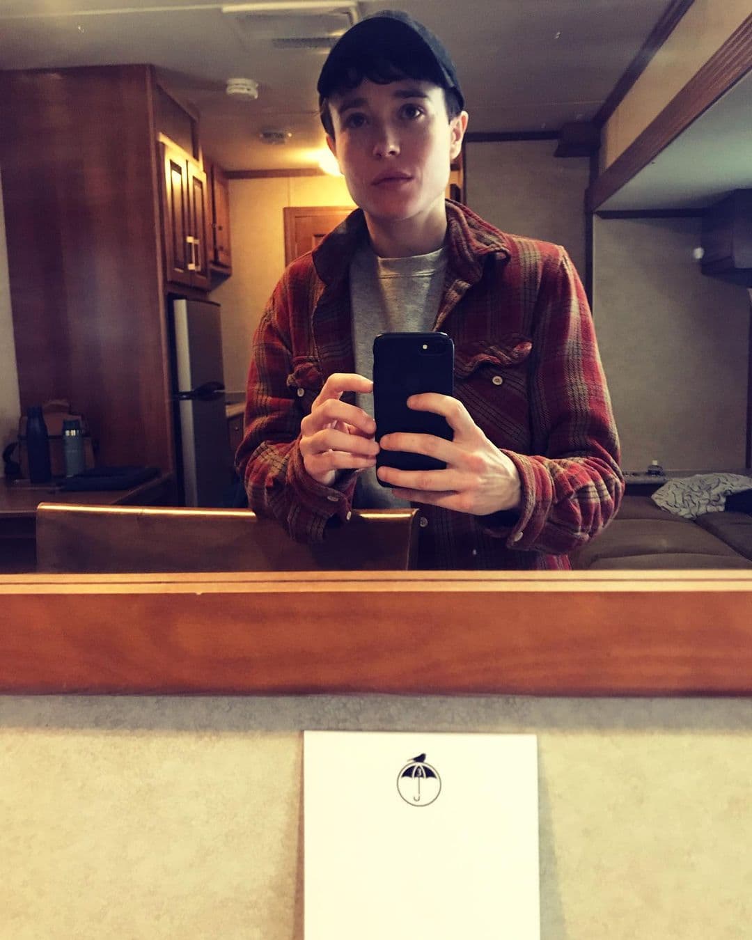 GLAAD recomienda llamar solo a alguien no binario si ellos mismos reclaman esa identidad.